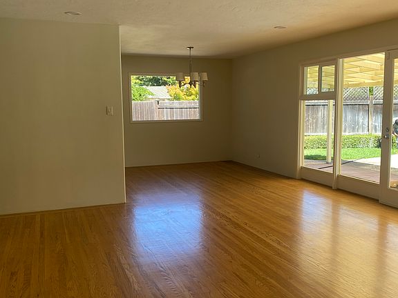 5th image of 641 Fairmede Ave