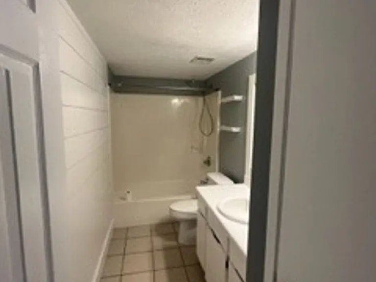 1206 Stephen Dr #1 — Photo 10