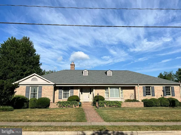 17 Morven Park Rd NW, Leesburg, VA 20176