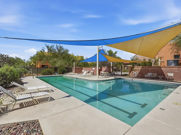 4162 N Thurston Ln #100 — Photo 36