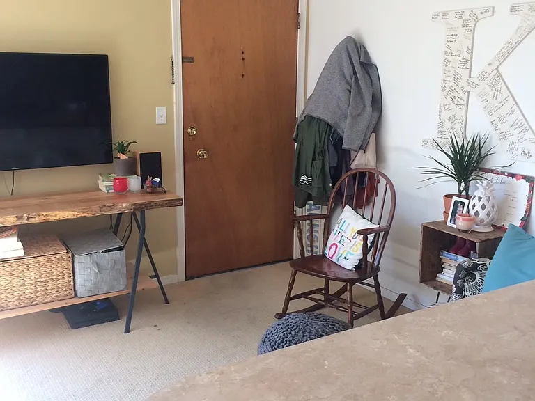103 E Lynn St #204 — Photo 1