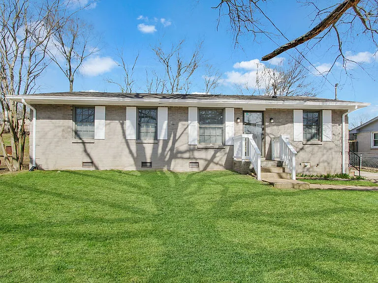 238 Townes Dr — Photo 4