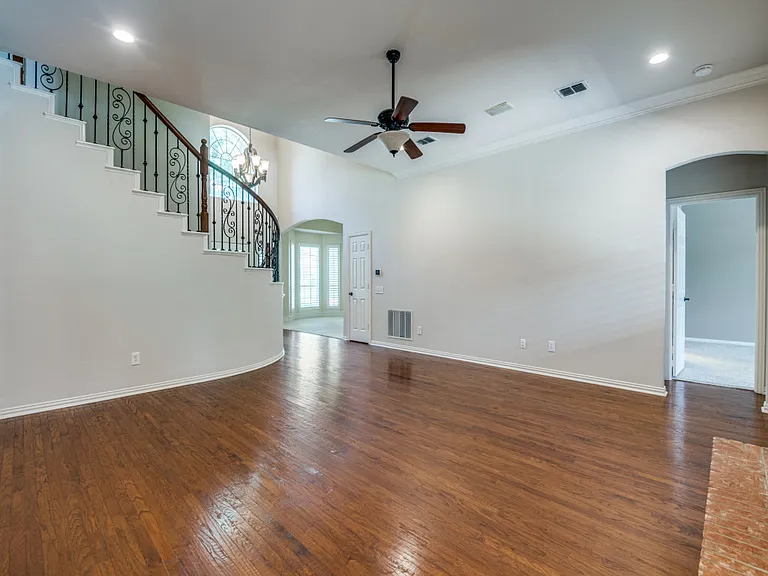 6428 Glenhollow Dr — Photo 10