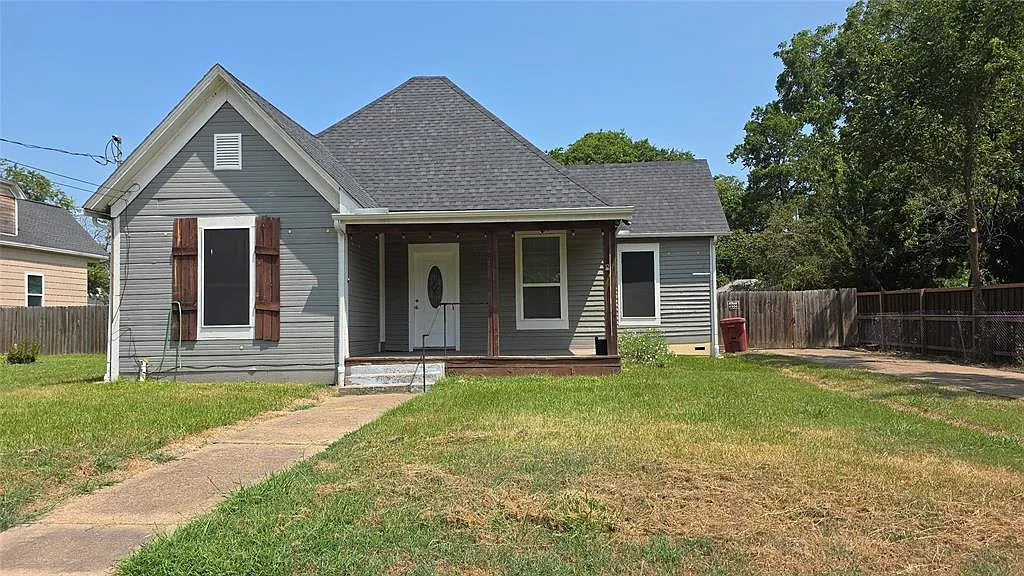 3 bed, 2.0 bath, 1699 sqft, $1,600 — Photo 1