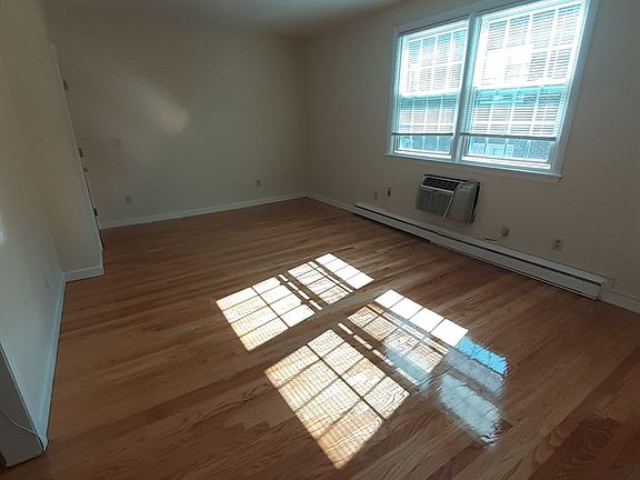 2nd image of 215 Waterman St APT 6