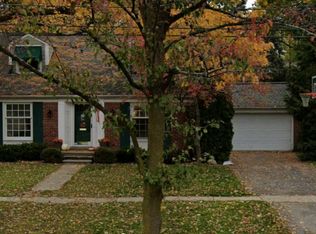 1090 Saxon Dr, Birmingham, MI 48009