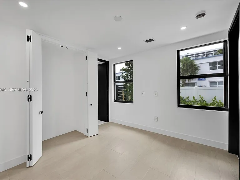 3222 NE 7th St #1 — Photo 42