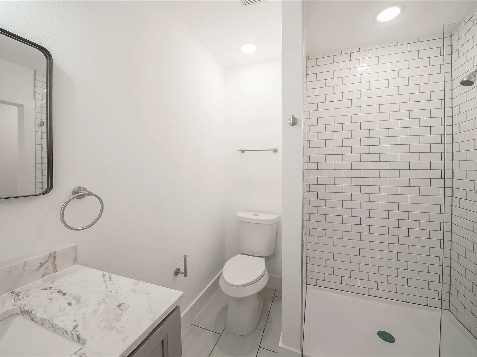 3 bed, 2.0 bath, 995 sqft, $1,845 — Photo 3