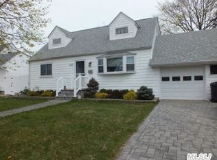 1019 N Erie Ave, Lindenhurst, NY 11757