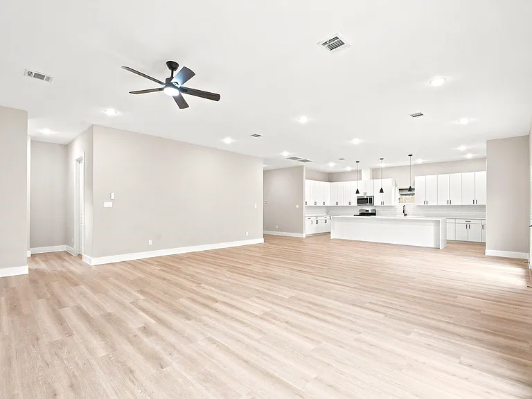 2610 Liguria Ln — Photo 7