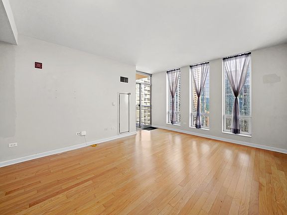 4th image of 1250 S Michigan Ave APT 1708
