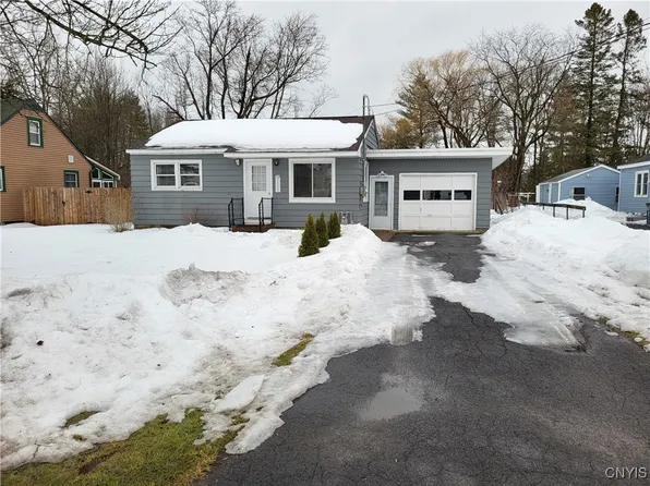 5845 Reis Dr, Cicero, NY 13039