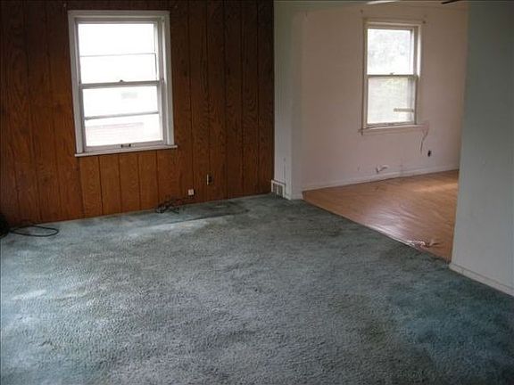5th image of 1664 E 276th St