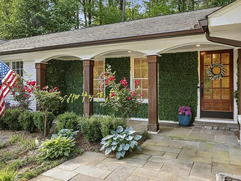 1905 Gainsborough Dr — Photo 11