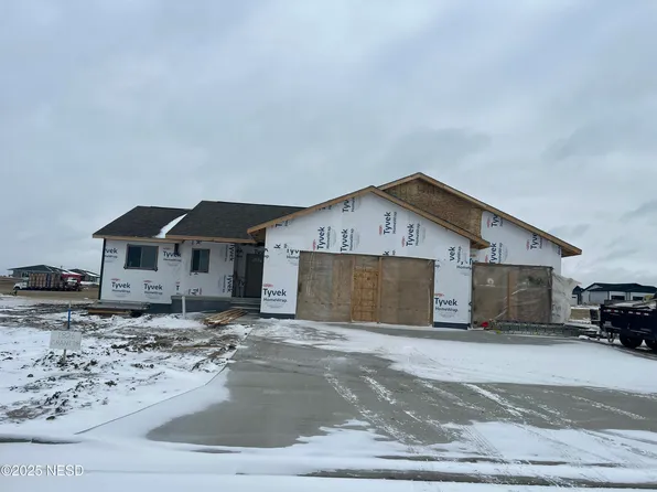 1826 Grant Dr, Watertown, SD 57201