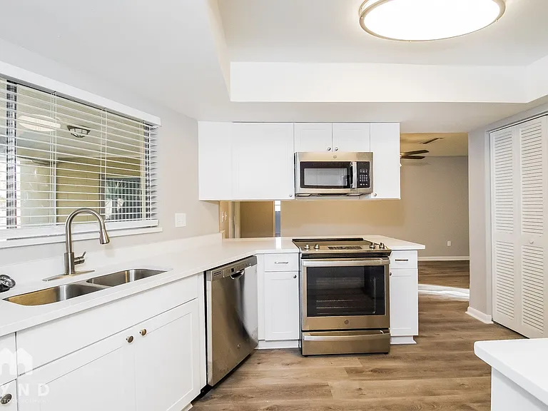 3929 Oak Hammock Dr — Photo 2