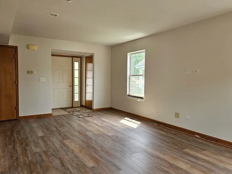 2513 Sumac Dr — Photo 2