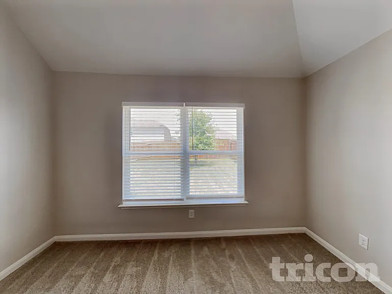2312 Redbud Dr — Photo 11