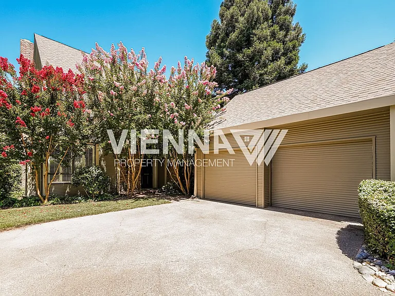 340 Wyndgate Rd — Photo 1