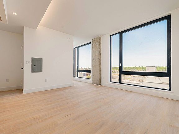 4th image of 379 Weirfield St #904