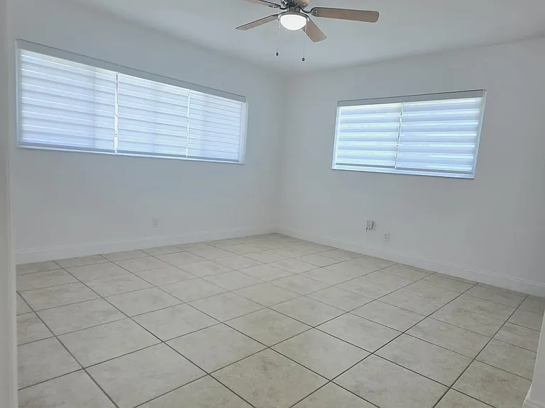 806 N 31st Ct — Photo 19