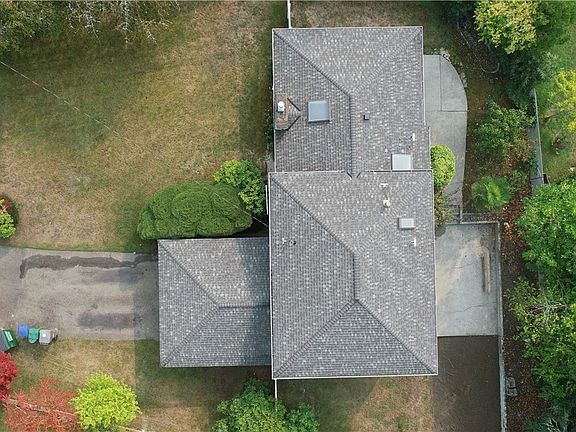 3rd image of 1998 SE Juniper Ct