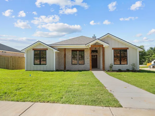 16509 Crossing Cir, Lindale, TX 75771