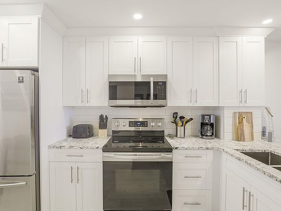 4th image of 380 Seaview Ct APT 601