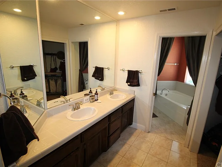 379 Brookside Dr — Photo 8