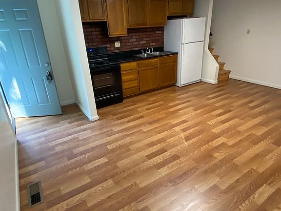 3rd image of 914 N Church St #914