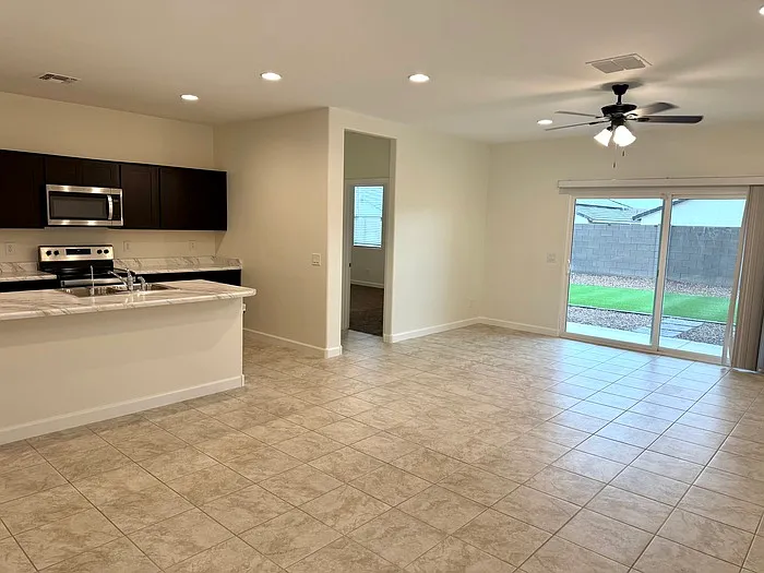 3 bed, 2.0 bath, 1616 sqft, $1,995 — Photo 3
