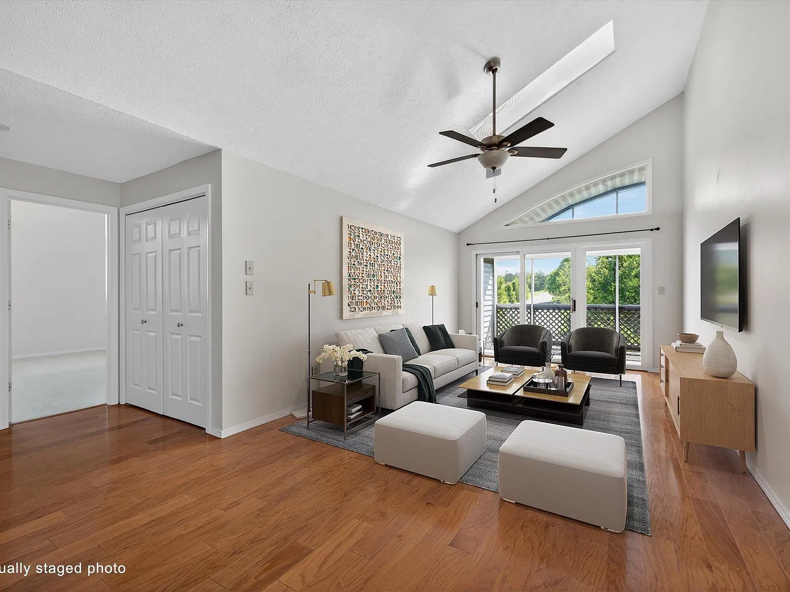 2 bed, 2.0 bath, 1000 sqft, $1,500 — Photo 1