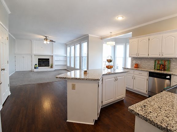 5th image of 12519 Slater Ln