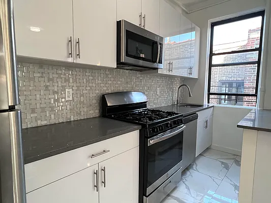 Rented by Bohemia Realty Group | media 2