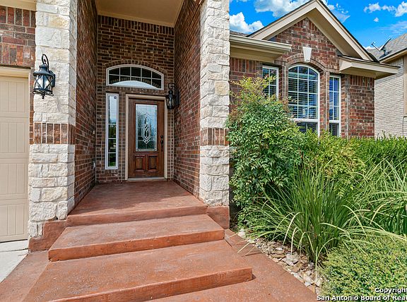 3rd image of 105 Bay Hill Dr