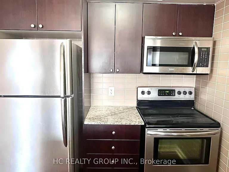 181 Village Green Sq #1415 — Photo 5
