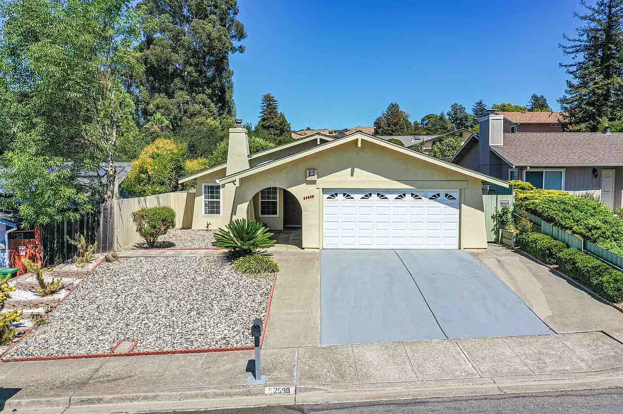 22598 Mossy Rock Dr photo 1