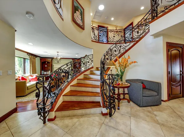 2540 Chatsworth Blvd, San Diego, CA 92106