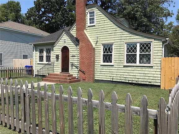 2nd image of 824 W 31st St