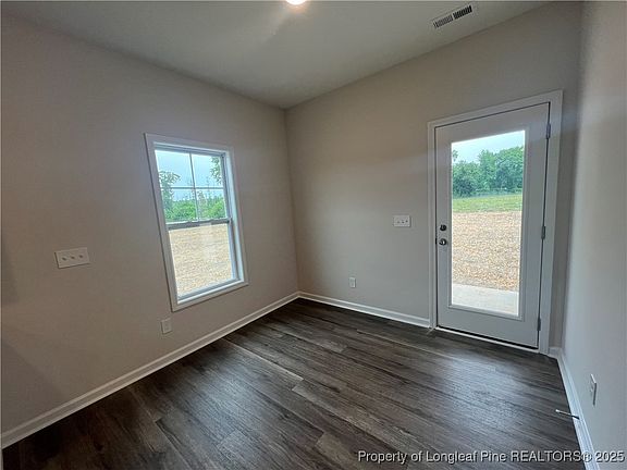 5th image of 160 Dalton Dr
