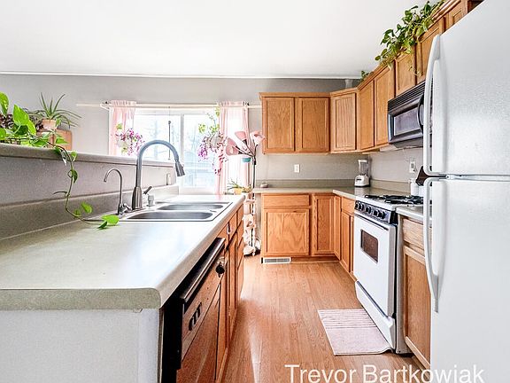3rd image of 11745 Maywood Dr NE