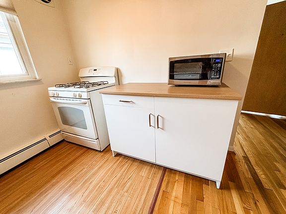 5th image of 3150 Schubert Ave APT 3