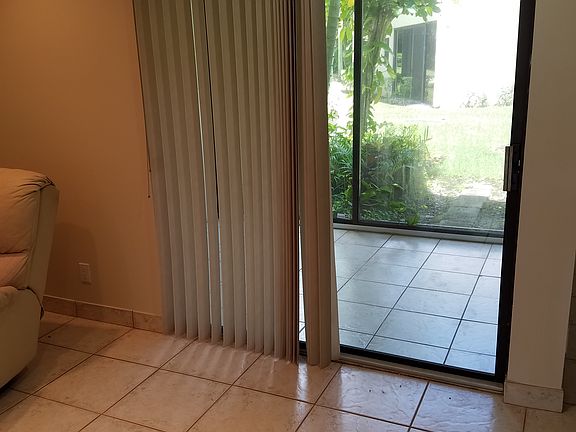 5th image of 4424 NW 20th St #458