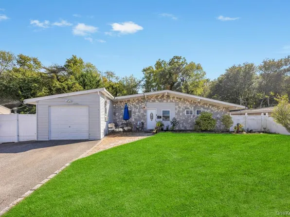 42 Richmond Street, Islip, NY 11751