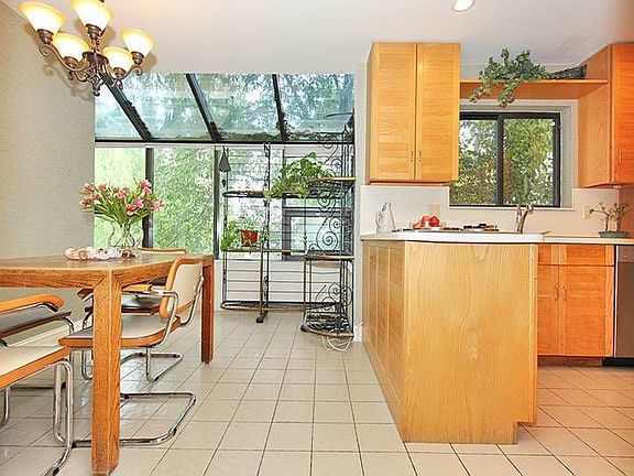 Eat-In Kitchen