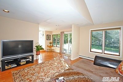 3rd image of 16 Oakwood St