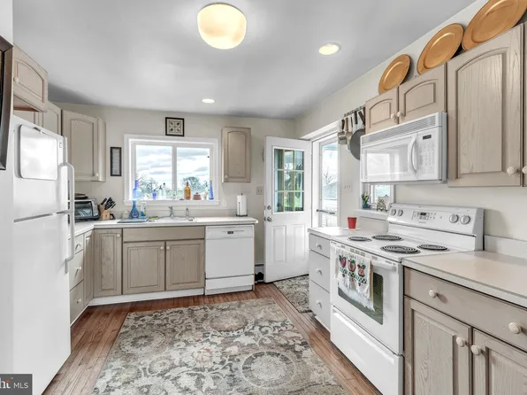 29 S New Middletown Rd, Media, PA 19063