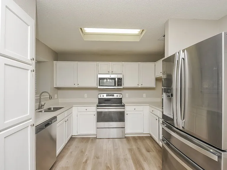6221 Valley Forge Ct — Photo 7