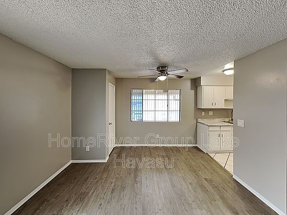 3rd image of 2021 Commander Dr APT 4
