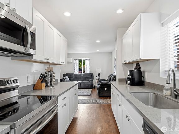 5th image of 428 Bellevue Avenue